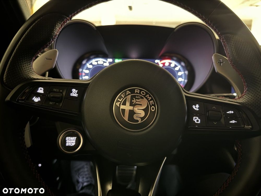 Alfa Romeo Giulia 2.0 Turbo Competizione Q4 - 13