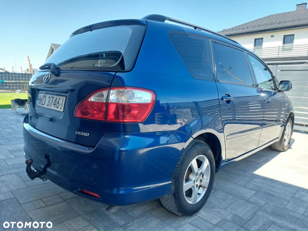 Toyota Avensis Verso Executive - 3