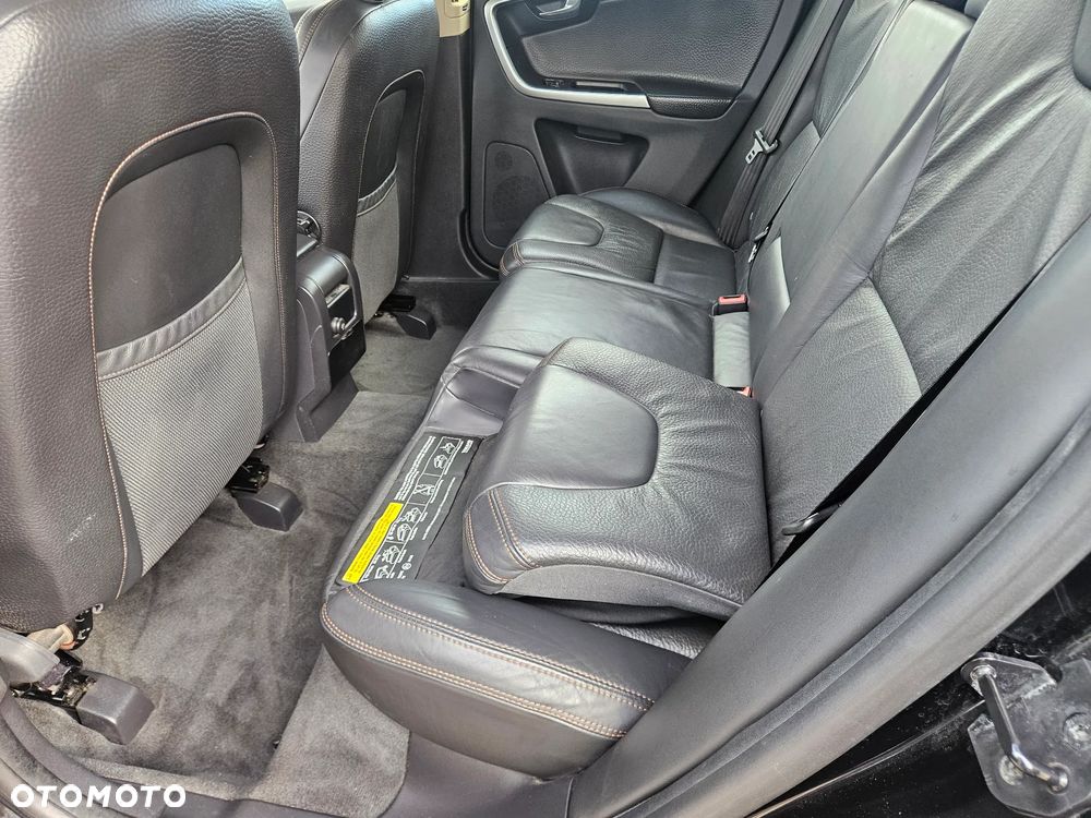 Volvo XC 60 2.4D AWD RDesign - 29