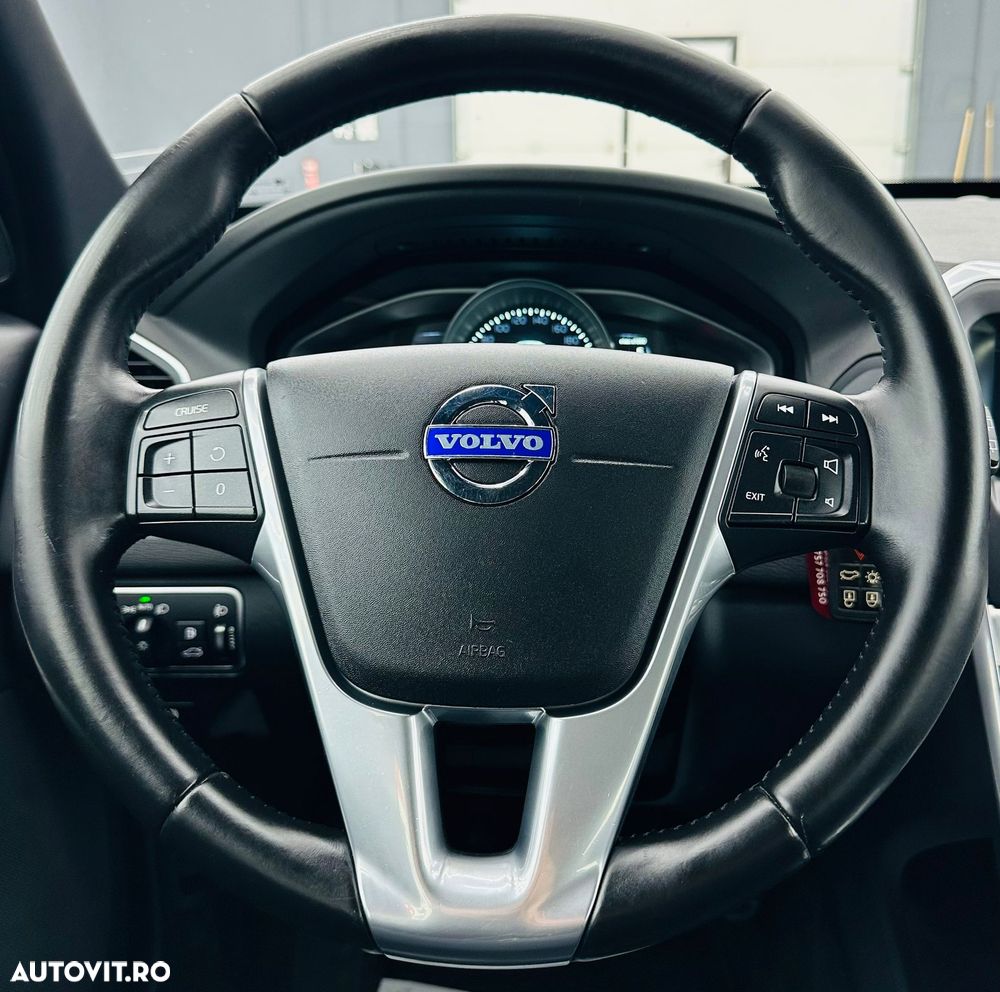 Volvo XC 60 D4 Ocean Race - 30