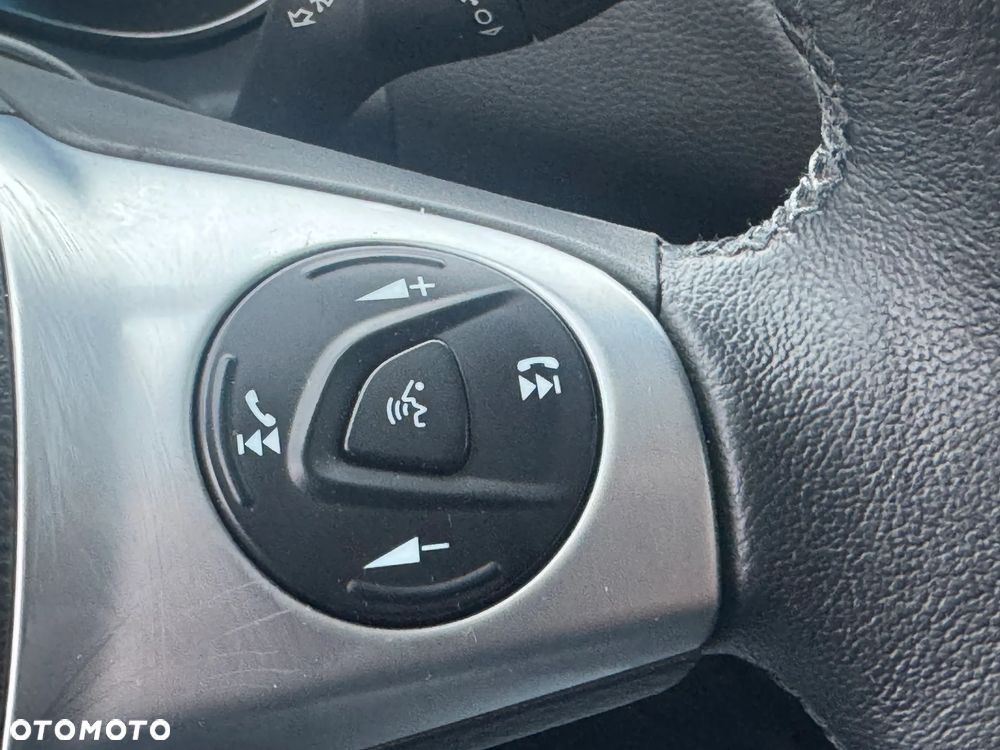 Ford Kuga 1.5 EcoBoost 2x4 Titanium - 23