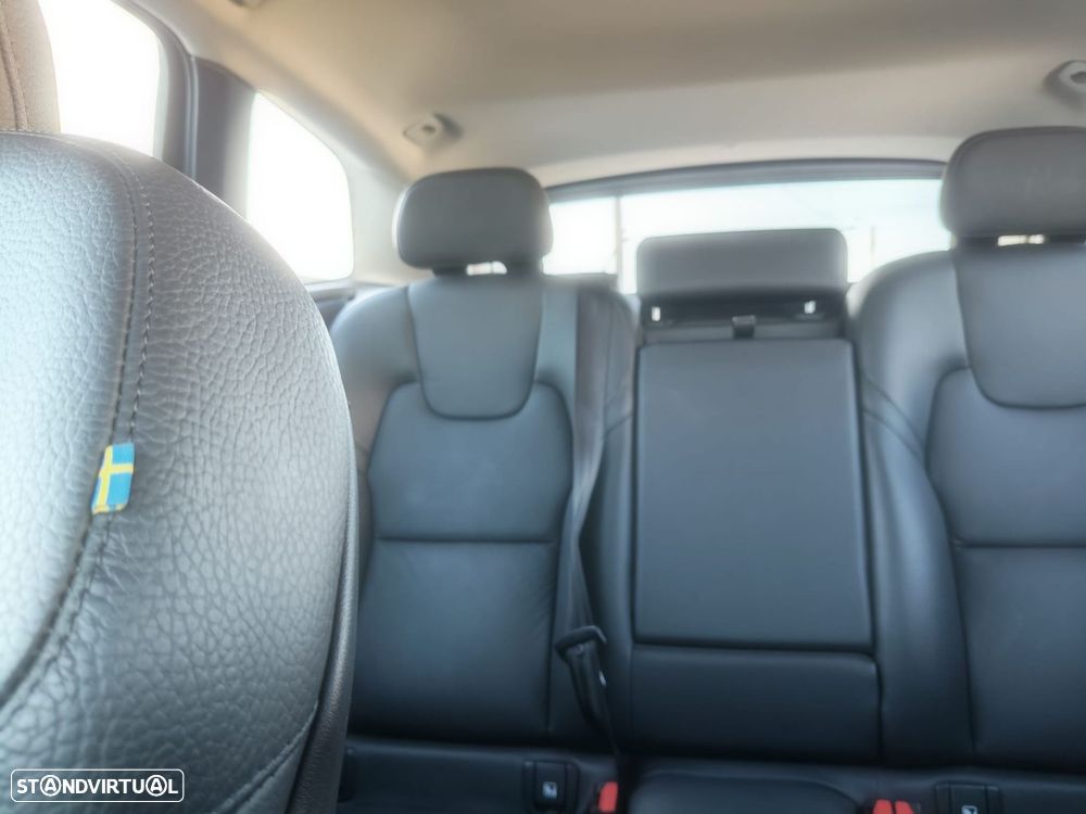 Volvo XC 60 2.0 B4 Plus Bright - 16