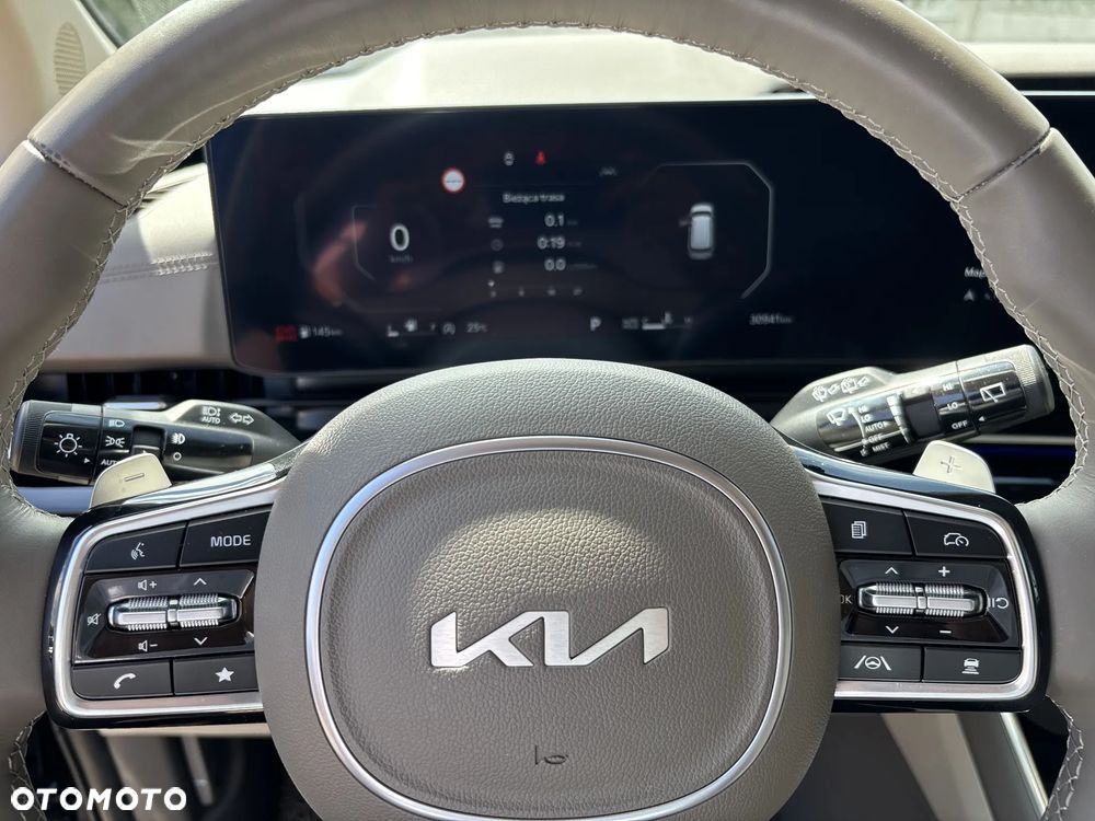 Kia Carnival - 26