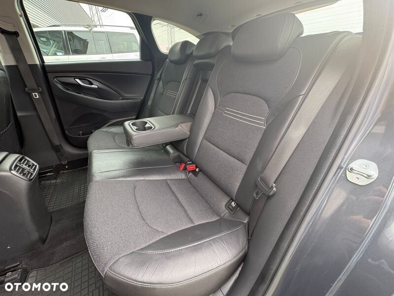 Hyundai i30 1.5 T-GDI 48V Executive DCT - 17