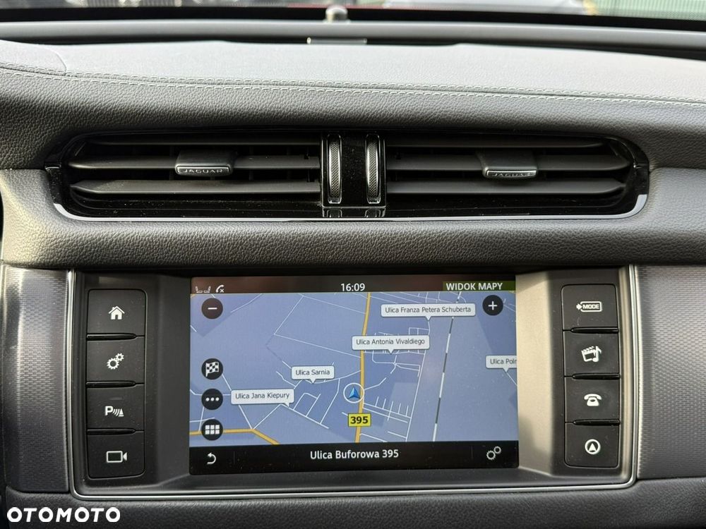 Jaguar XF 2.0 T R-Sport - 31