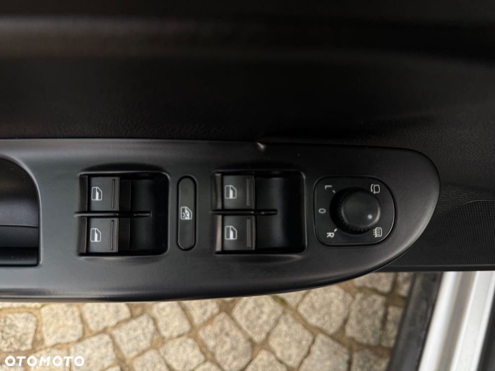 Volkswagen Passat - 17