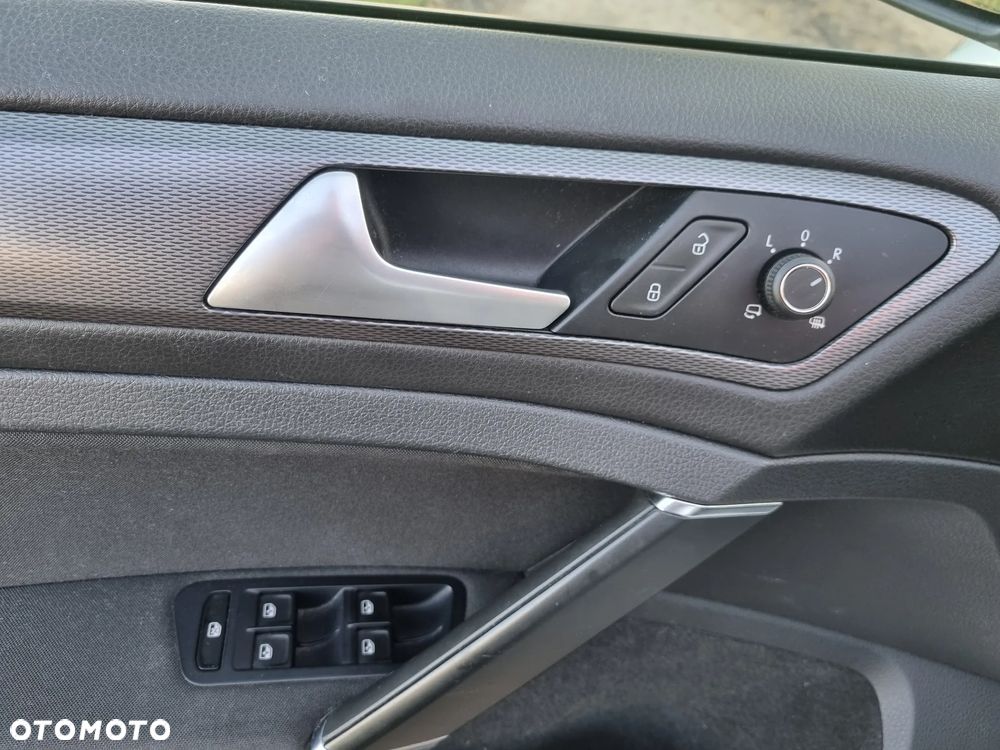 Volkswagen Golf Variant 2.0 TDI BlueMotion Technology Lounge - 4