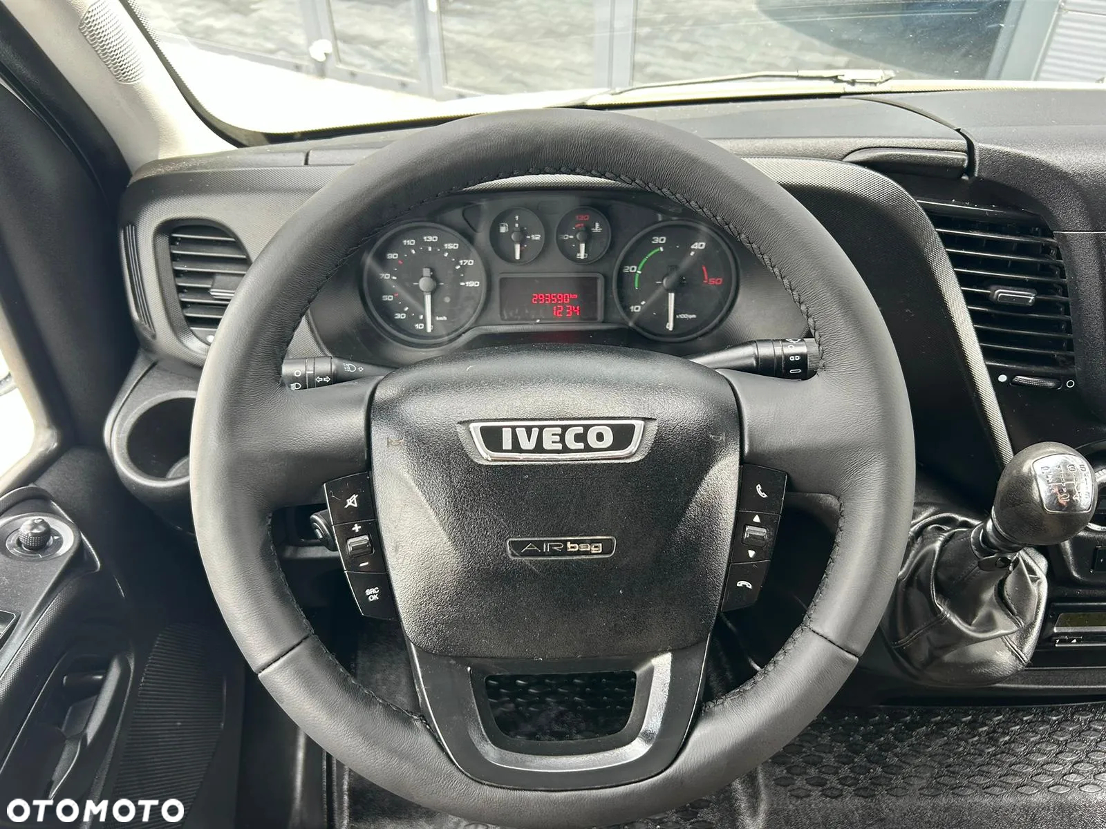 Iveco Daily 35C17 40C17 3.0 HPI L3H2 Średniak **CLIMATRONIC**Hak 3,5t.**NA BLIŹNIAKACH**Sprowadzony**2015R** - 14