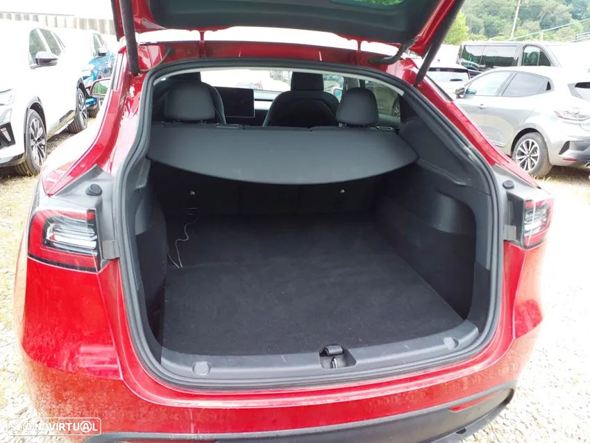 Tesla Model Y RWD - 9