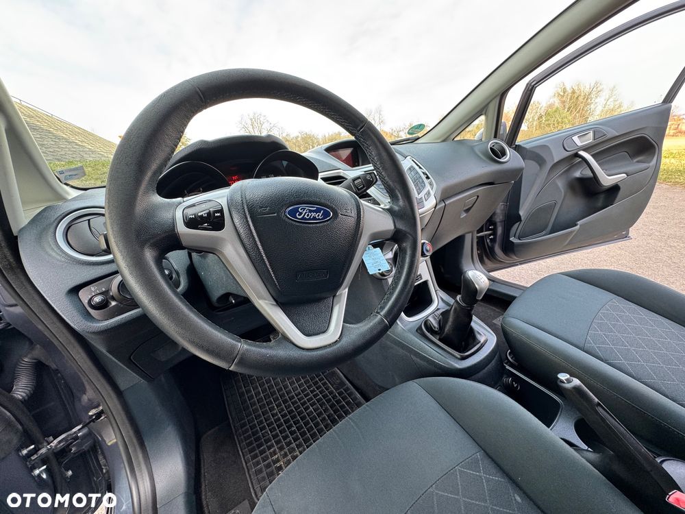 Ford Fiesta - 25
