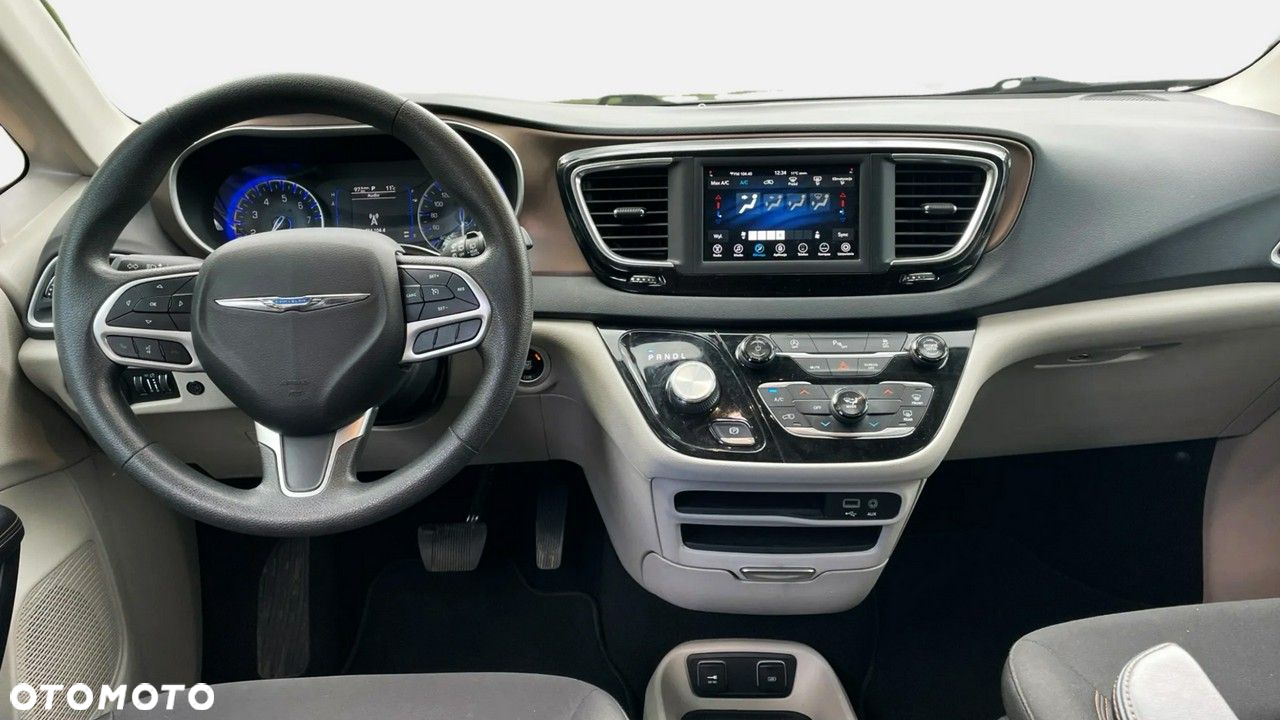 Chrysler Pacifica - 8