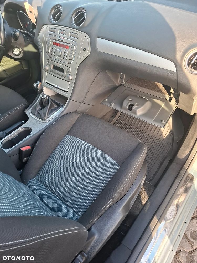Ford Mondeo 1.8 TDCi Ambiente - 19