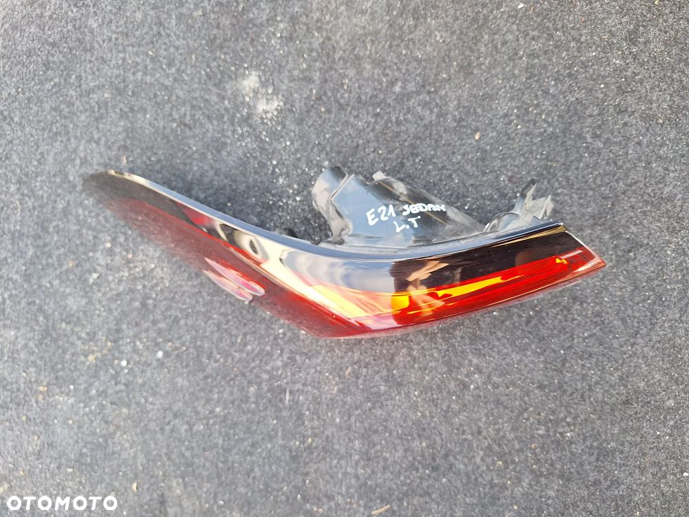 LAMPA TYŁ TYLNA LEWA TOYOTA COROLLA E21 IX SEDAN 81560-02D11 - 2