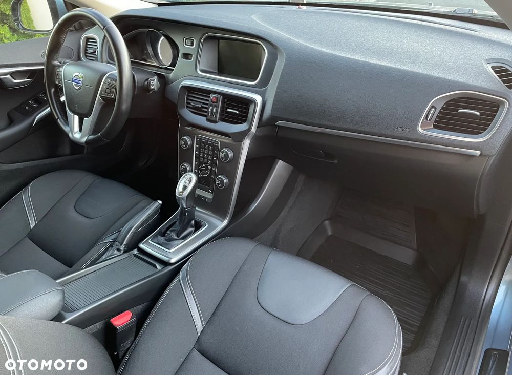 Volvo V40 D3 Momentum - 6