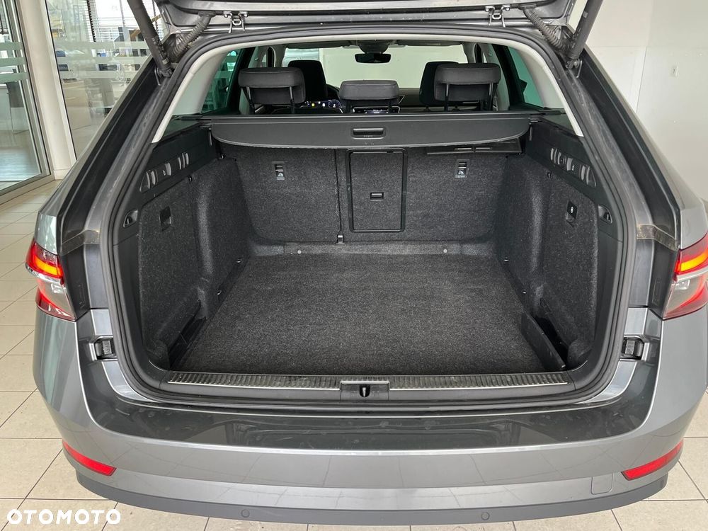 Skoda Superb 2.0 TDI SCR Style DSG - 10
