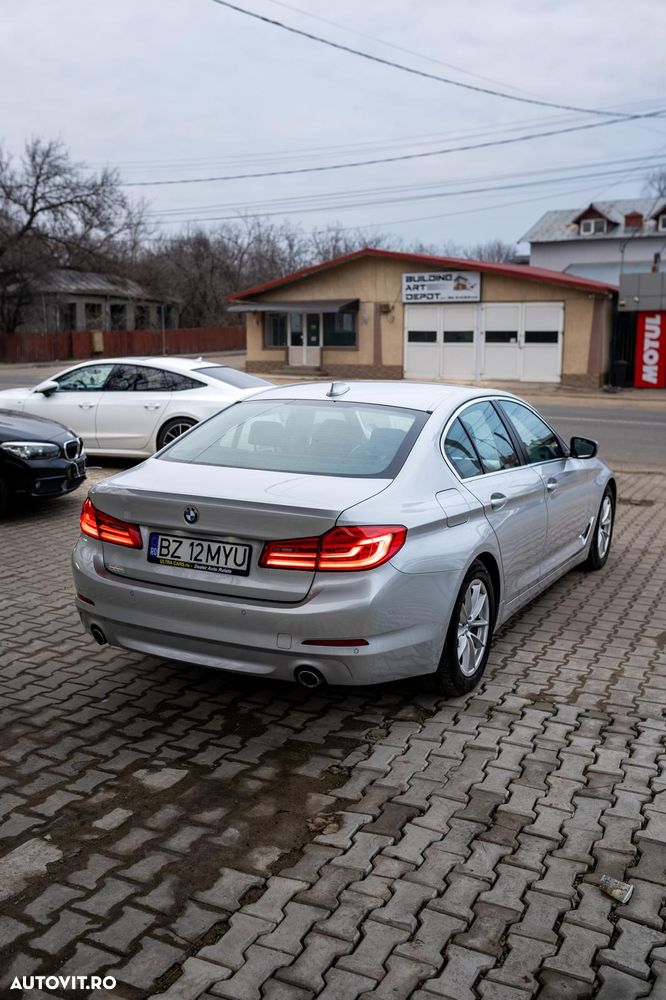 BMW Seria 5 520i Aut. Luxury Line - 2