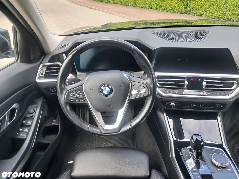 BMW Seria 3 320d Edition M Sport Shadow - 13