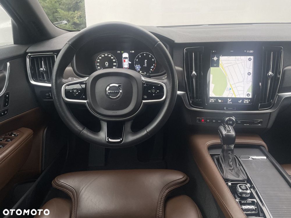 Volvo V90 Cross Country - 14