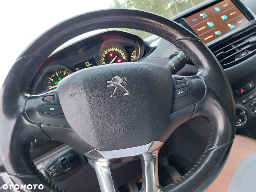 Peugeot 208 - 12