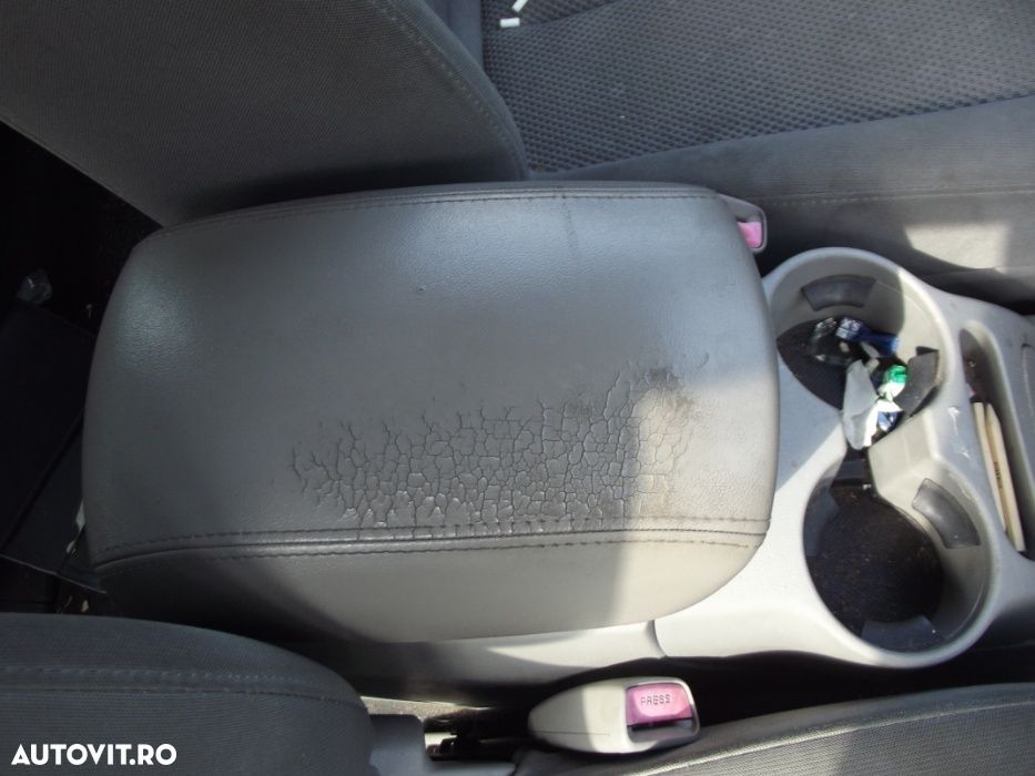 Cotiera Kia Carens 2006-2013 dezmembrez Kia Carens motor 2.0crdi - 1