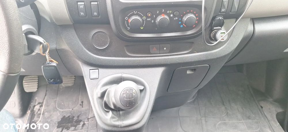Renault Trafic Grand 1.6 dCi - 9