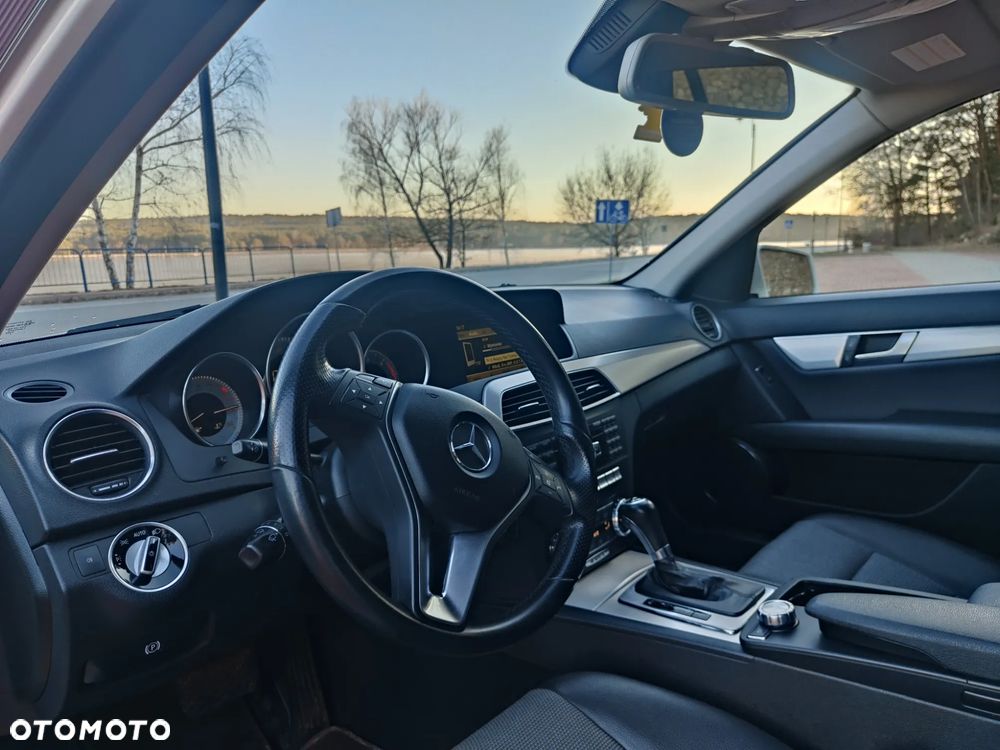 Mercedes-Benz Klasa C 300 CDI BlueEff 4-Matic Avantgarde - 6