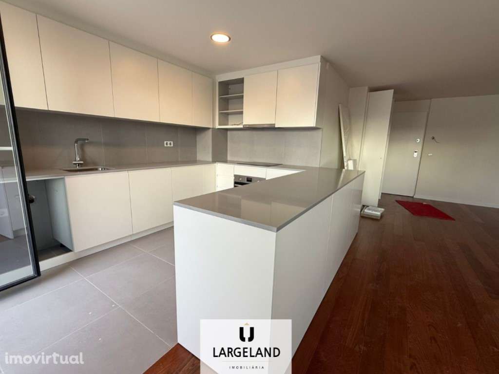 Apartamento T2 à venda Avenida Lourenço Peixinho com terraço - Grande imagem: 2/15