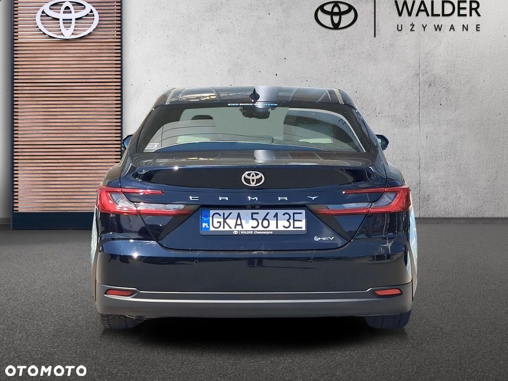 Toyota Camry - 4