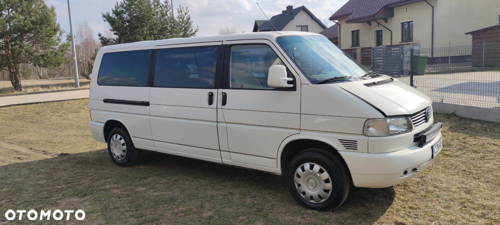 Volkswagen Caravelle - 1
