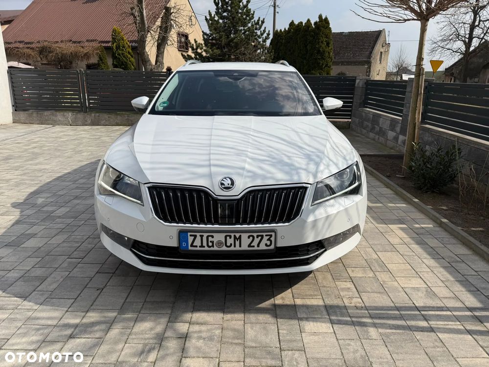 Skoda Superb 2.0 TDI DSG Premium Edition - 9