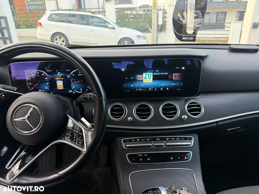 Mercedes-Benz E 220 d 4Matic 9G-TRONIC Exclusive - 5