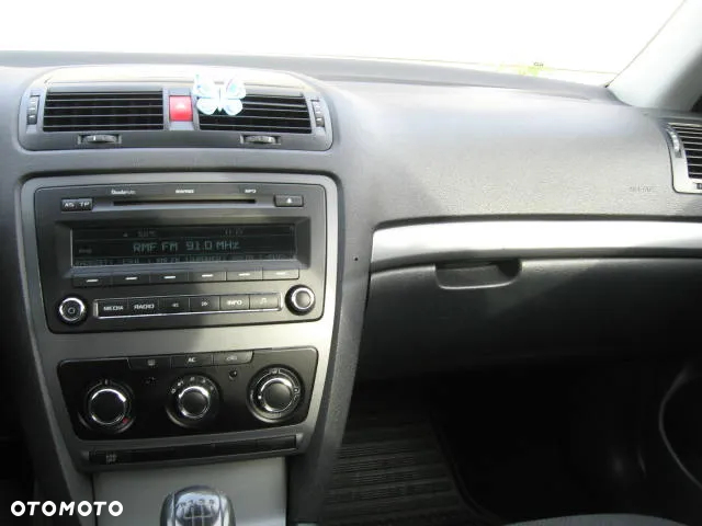 Skoda Octavia 1.6 Ambiente - 14