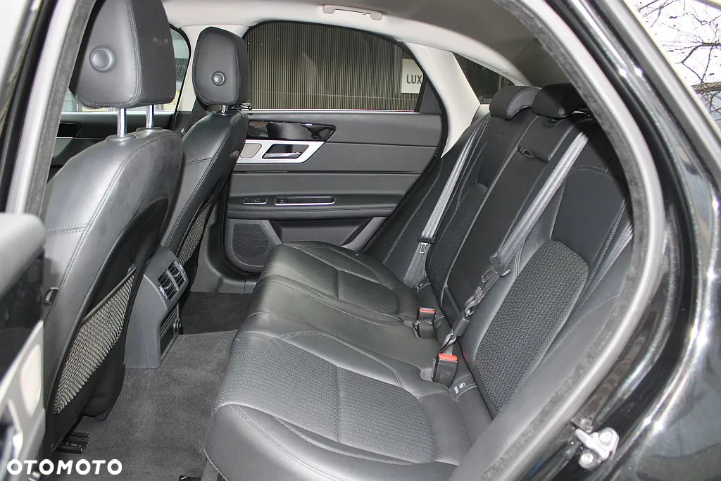 Jaguar XF - 12