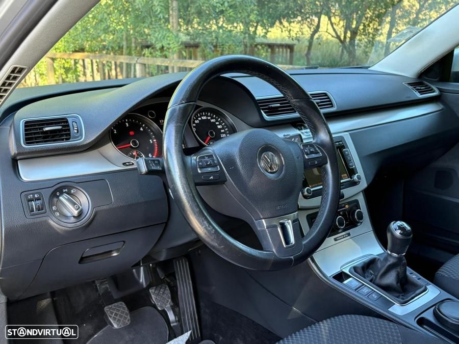 VW Passat 1.6 TDI Confortline - 23