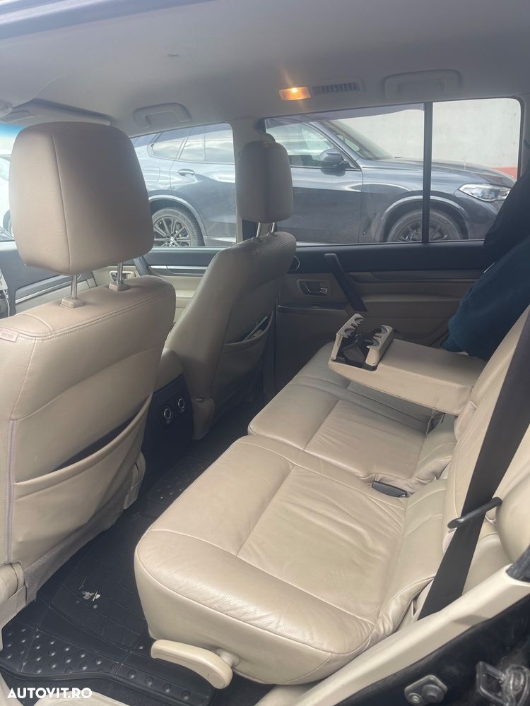 Mitsubishi Pajero LWB 3.2 DI-D Instyle A70 - 8