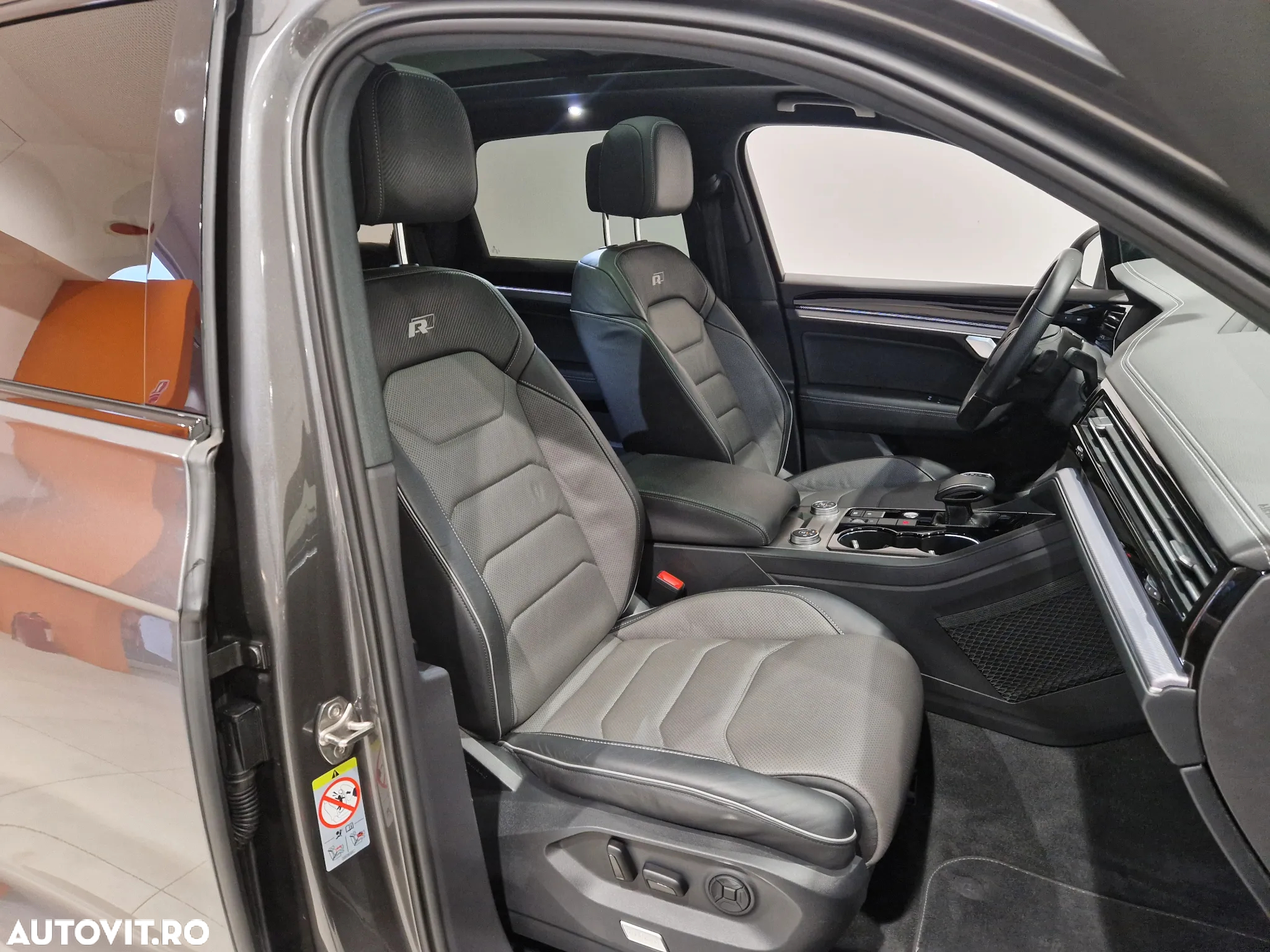 Volkswagen Touareg V6 TDI 4MOTION R-Line - 13
