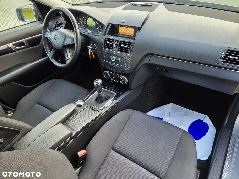 Mercedes-Benz Klasa C 180 Kompressor BlueEFFICIENCY - 26