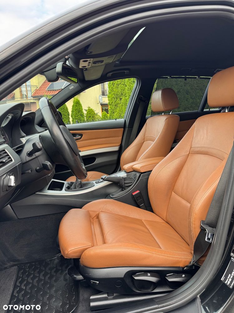 BMW Seria 3 320d xDrive DPF Edition Sport - 15
