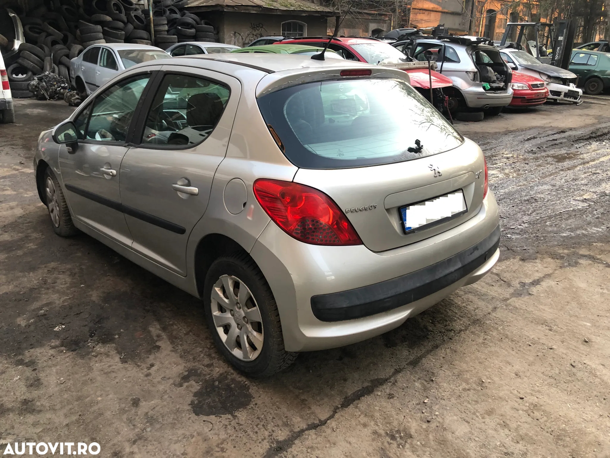 Dezmembrez Peugeot 207 1.4 benzina 2006 - 5