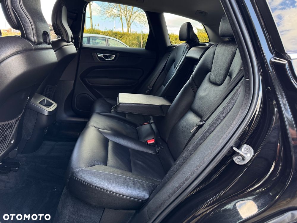 Volvo XC 60 B4 D Geartronic Momentum Pro - 21