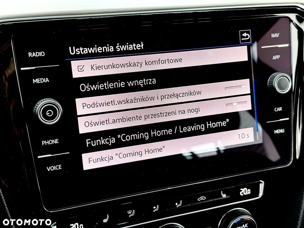 Volkswagen Passat Variant 2.0 TDI SCR DSG Highline - 39