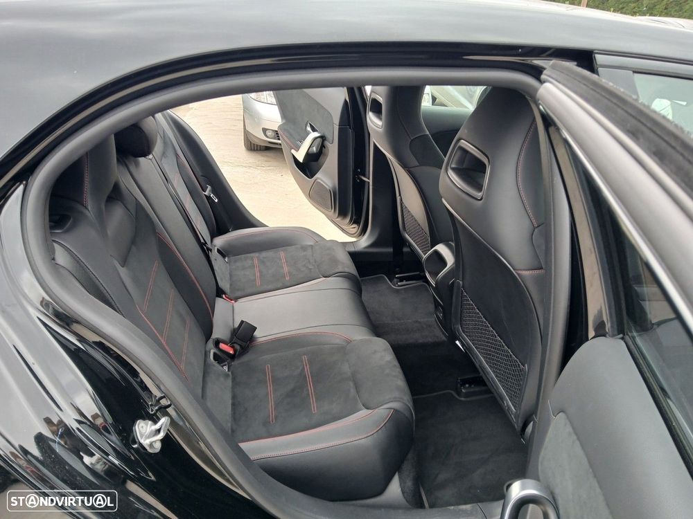 Mercedes-Benz A 250 e 8G-DCT AMG Line - 12