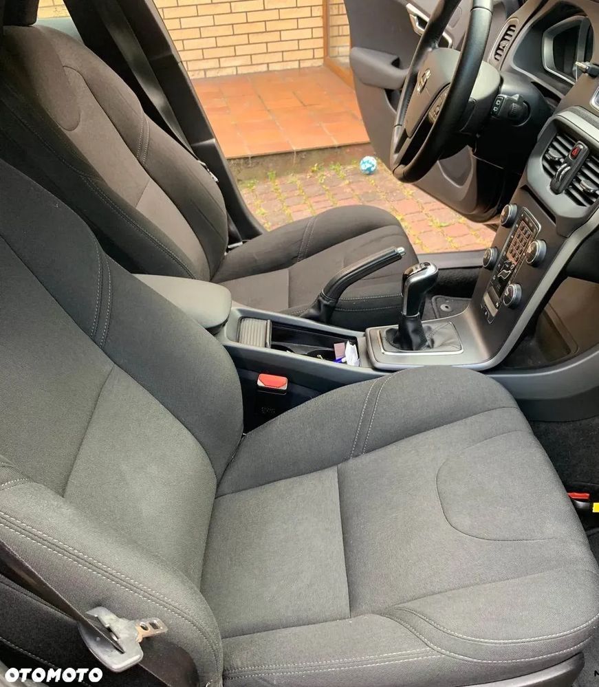 Volvo V40 D2 Drive-E Momentum - 6