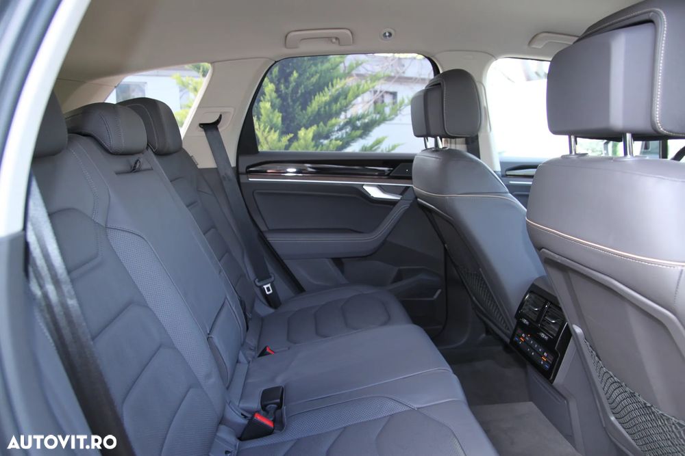 Volkswagen Touareg V6 TDI R-Style - 5