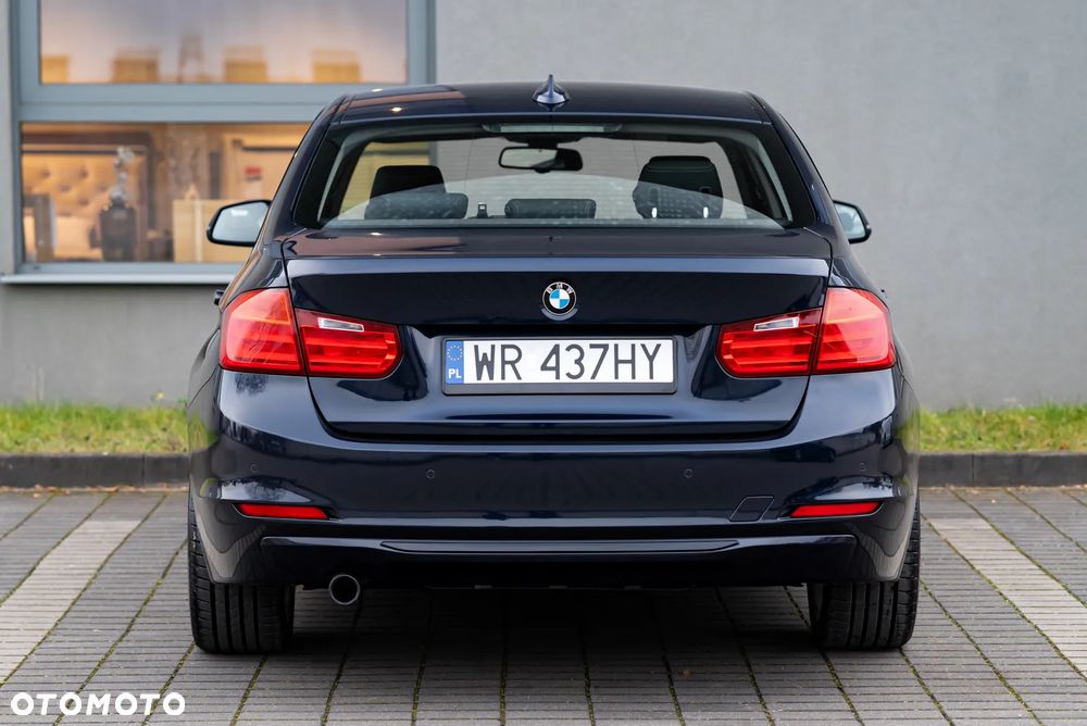 BMW Seria 3 320d DPF Edition Sport - 38