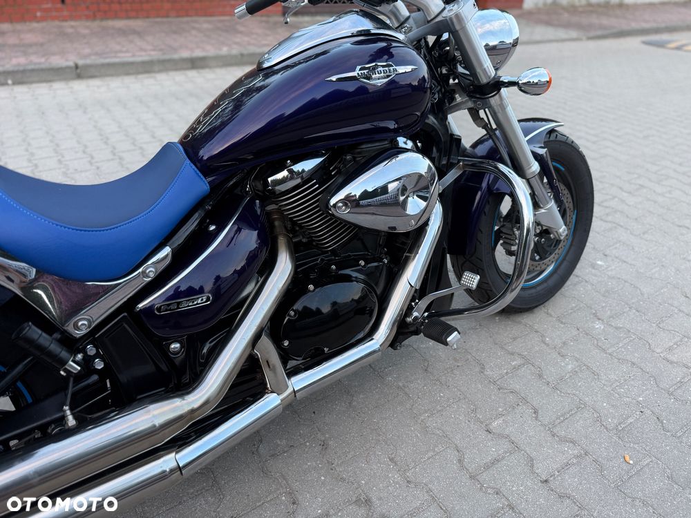 Suzuki Intruder - 12