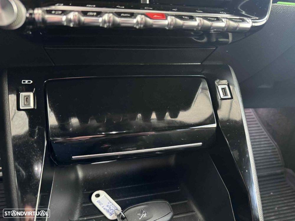 Peugeot 2008 1.2 PureTech GT EAT8 - 17