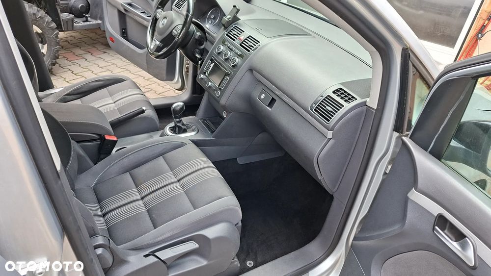 Volkswagen Touran 2.0 TDI DPF BlueMotion Technology DSG MATCH - 16