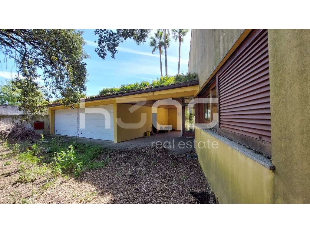 Oportunidade Rara: Grande Moradia com Terreno de 2.760 m² a Minutos... - Grande imagem: 4/31