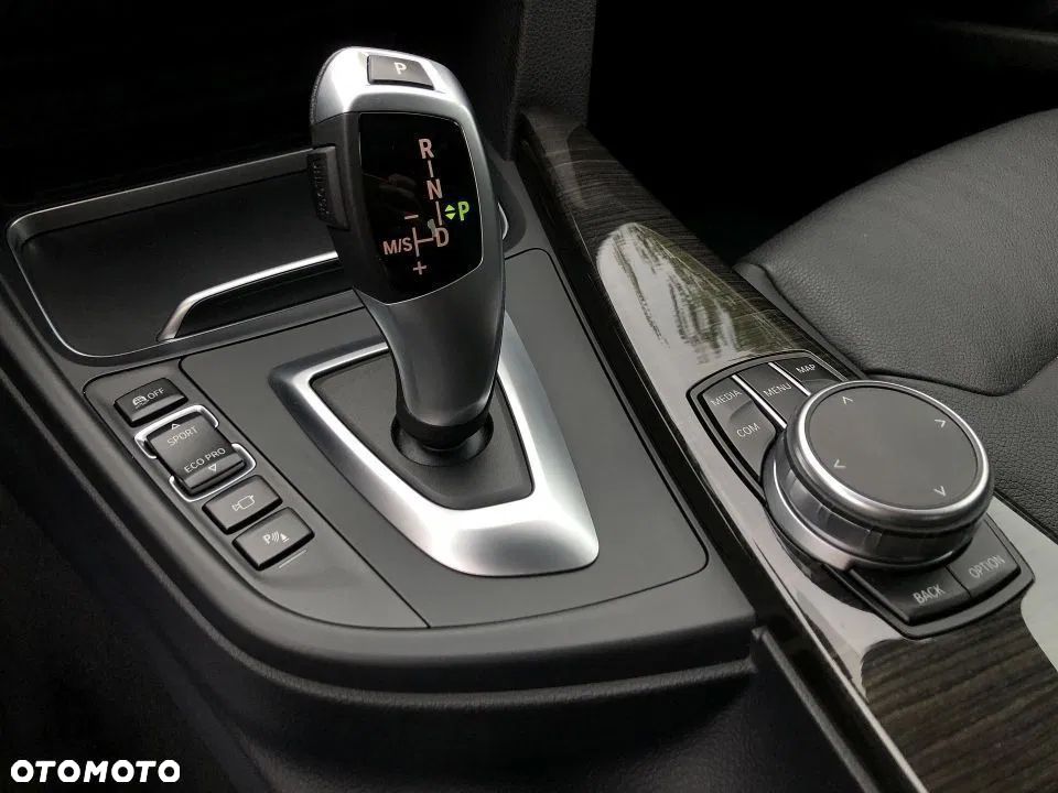 BMW 3GT 320d Luxury Line - 24